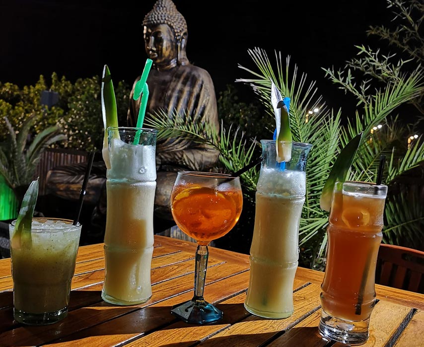bamboo-beach-cocktails-night